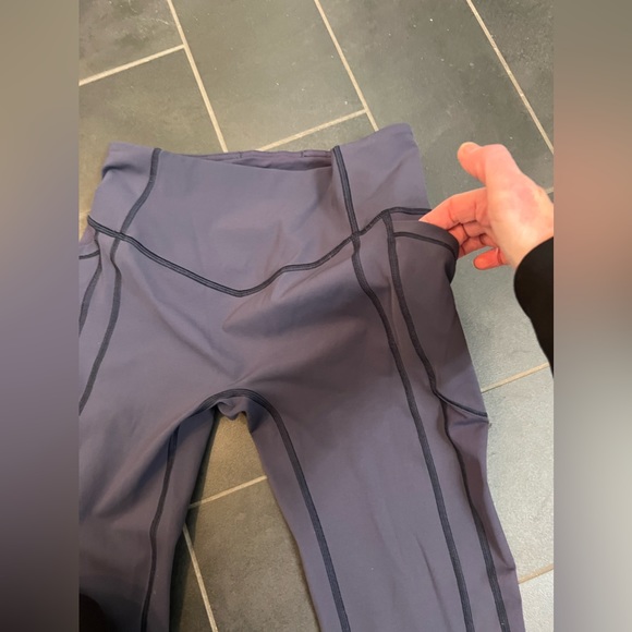 Lululemon All the Right Places 23”, Size 8, EUC, No front seam! - Picture 6 of 10